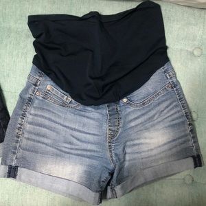 Levi’s maternity shorts